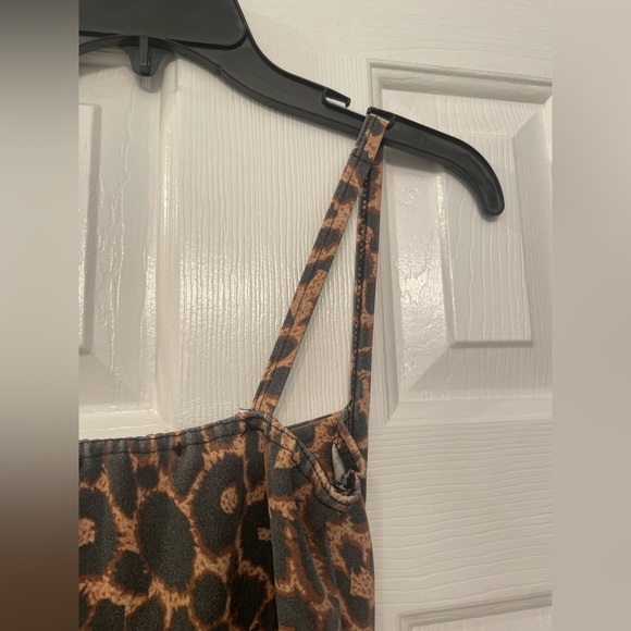 Leopard Print Strappy Cup Detail Midi Dress Pretty Little Thing - Picture 9 of 13